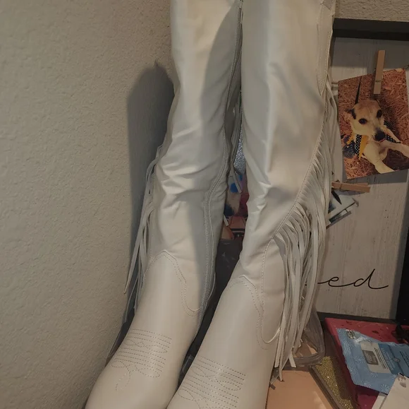 NWT White Fringe Boots - Picture 3 of 3